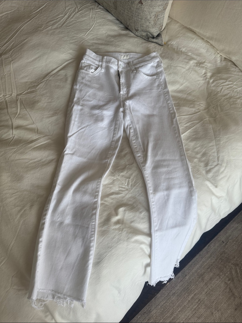 MOTHER Cream Cropped Raw-Hem Ankle Jeans - Picture 3 of 5